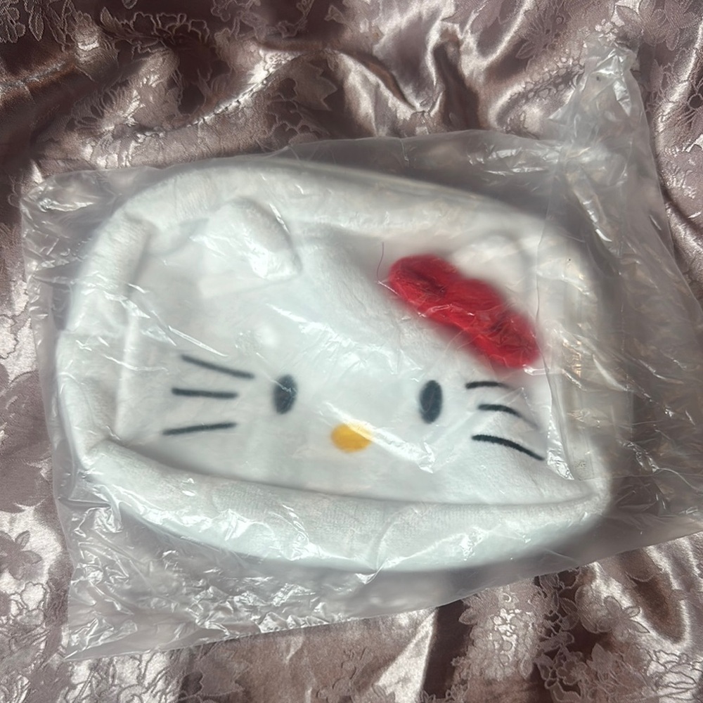 Hello Kitty White and Red make up pouch